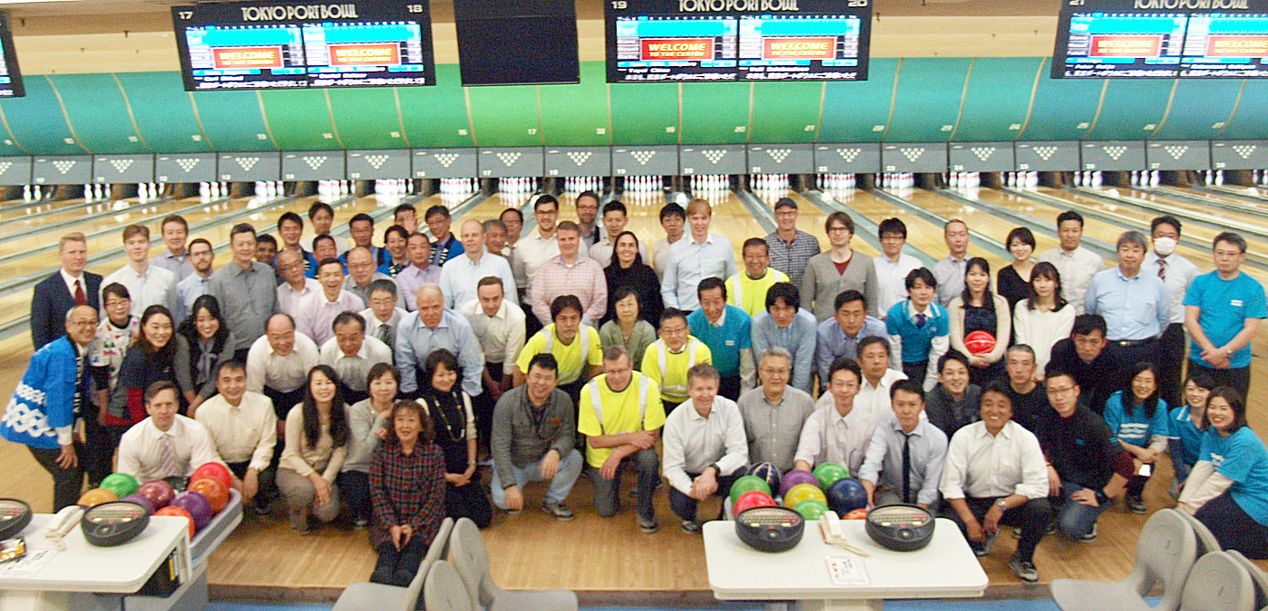 Group photo of bowlers.