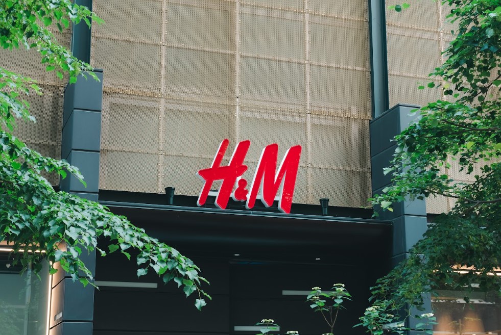 H&M opened a new store in  Ginza Namiki Street on May 11th 